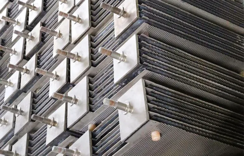 Fraspes del ánodo de titanio de electrolizeros de membrana iónica